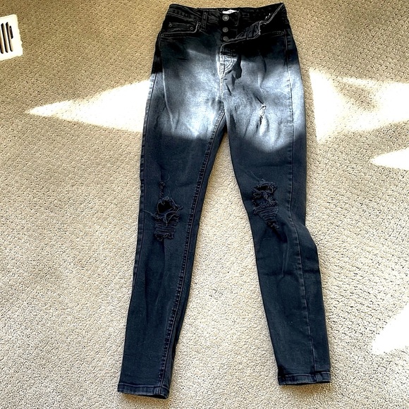 Forever 21 high wasted black jeans. Super cute! - Picture 2 of 3